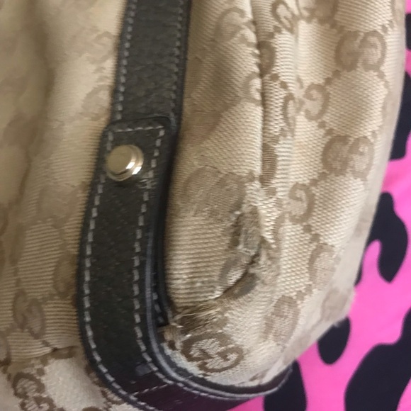 Authentic Gucci Monogram Medium Abbey Shoulder bag. - Picture 14 of 15